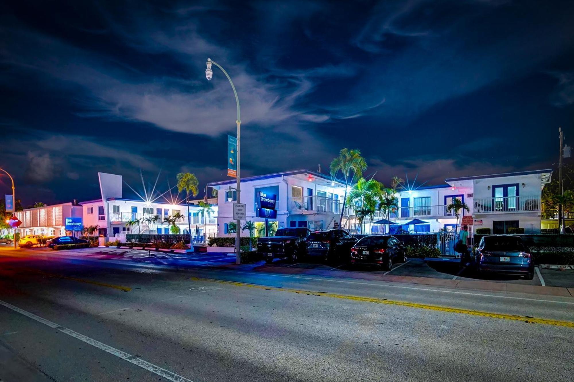 Hotel Blue Strawberry By The Sea Lauderdale-by-the-Sea Exterior foto