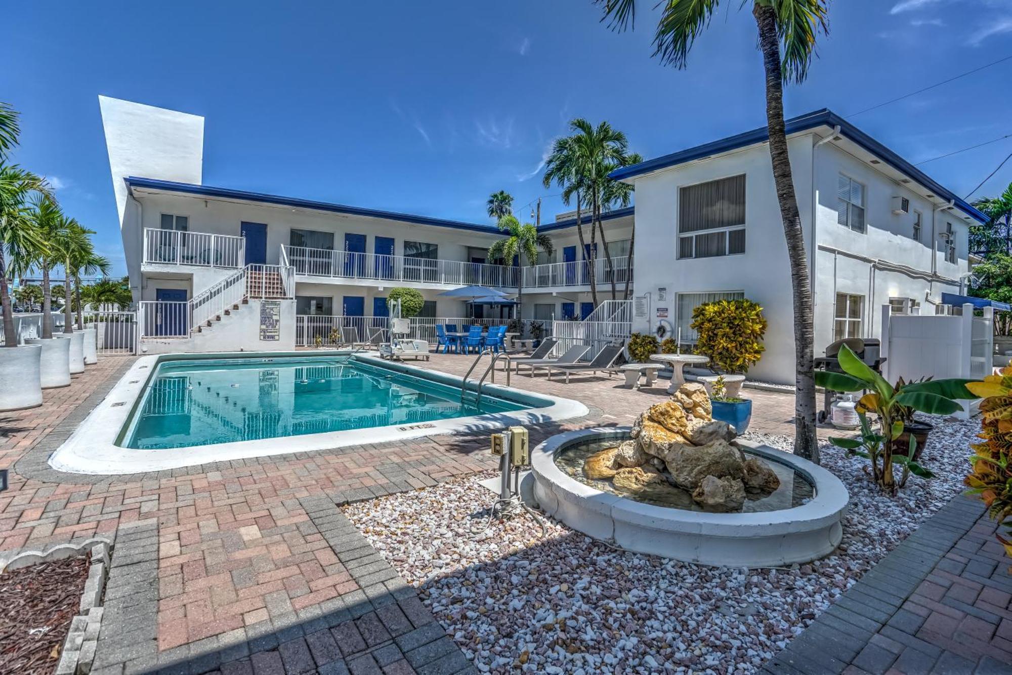 Hotel Blue Strawberry By The Sea Lauderdale-by-the-Sea Exterior foto