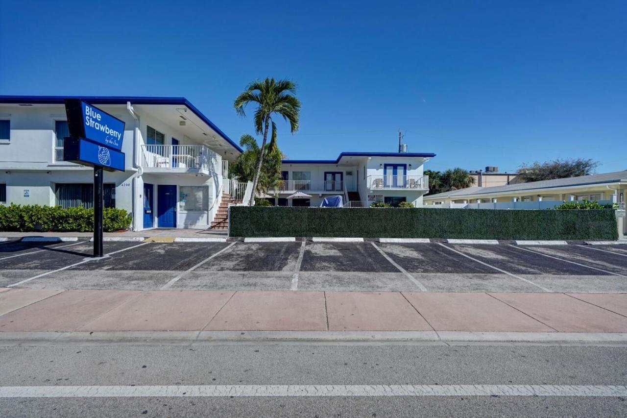Hotel Blue Strawberry By The Sea Lauderdale-by-the-Sea Exterior foto